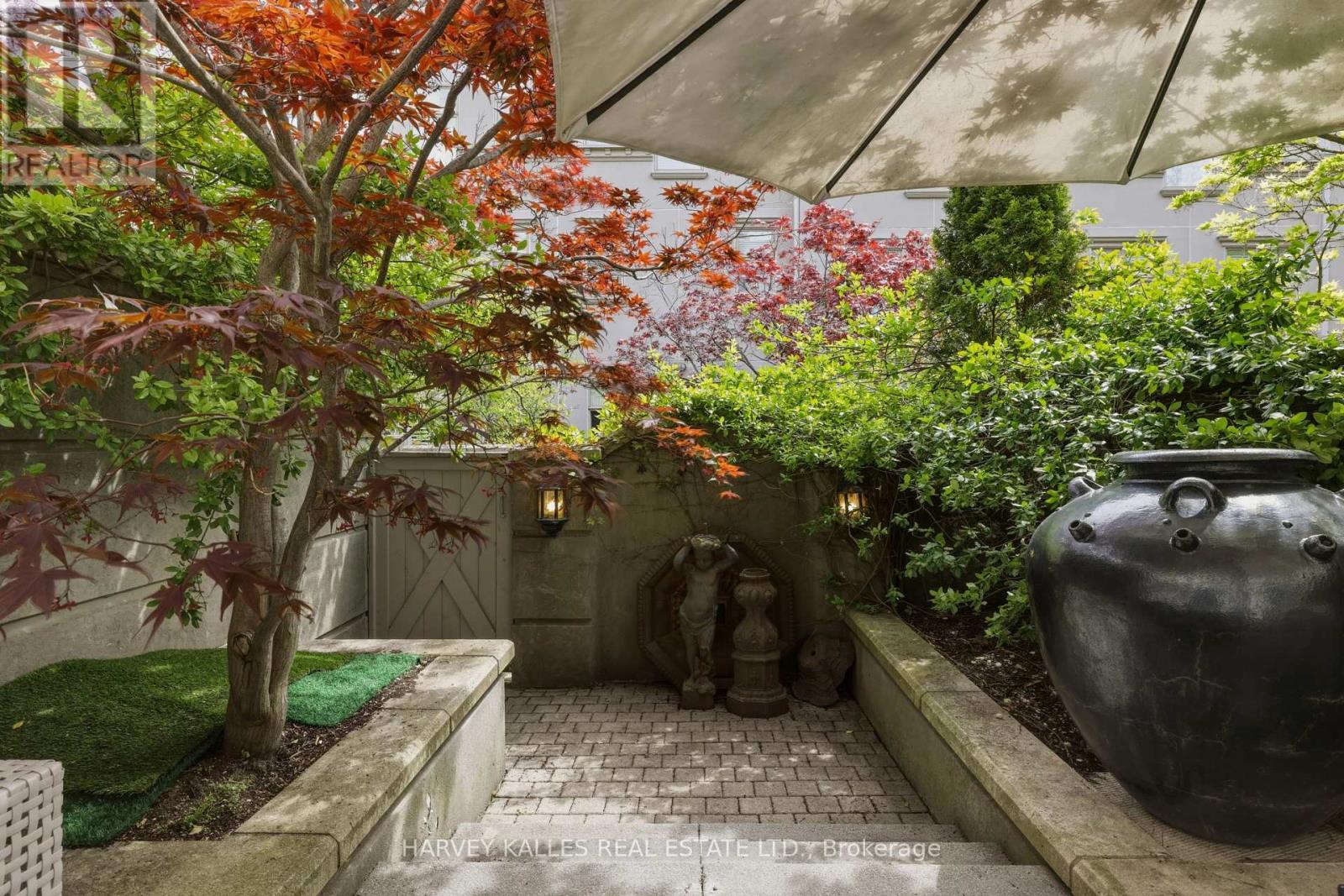 21 - 260 RUSSELL HILL ROAD