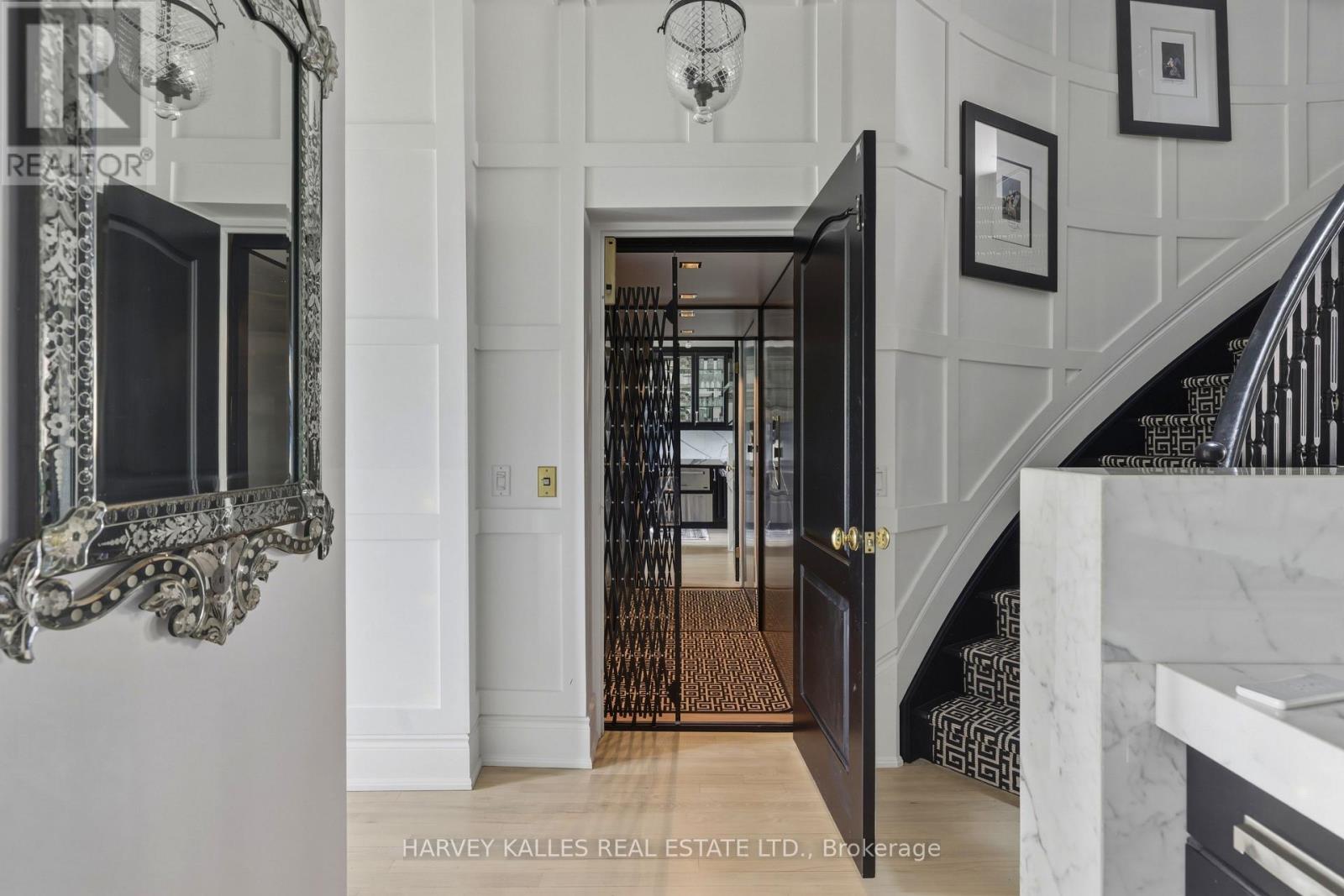 21 - 260 RUSSELL HILL ROAD