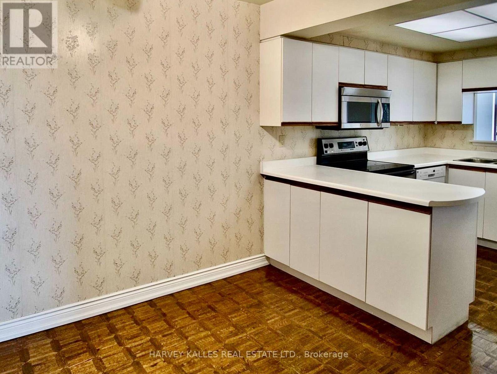 1811 - 65 SPRING GARDEN AVENUE