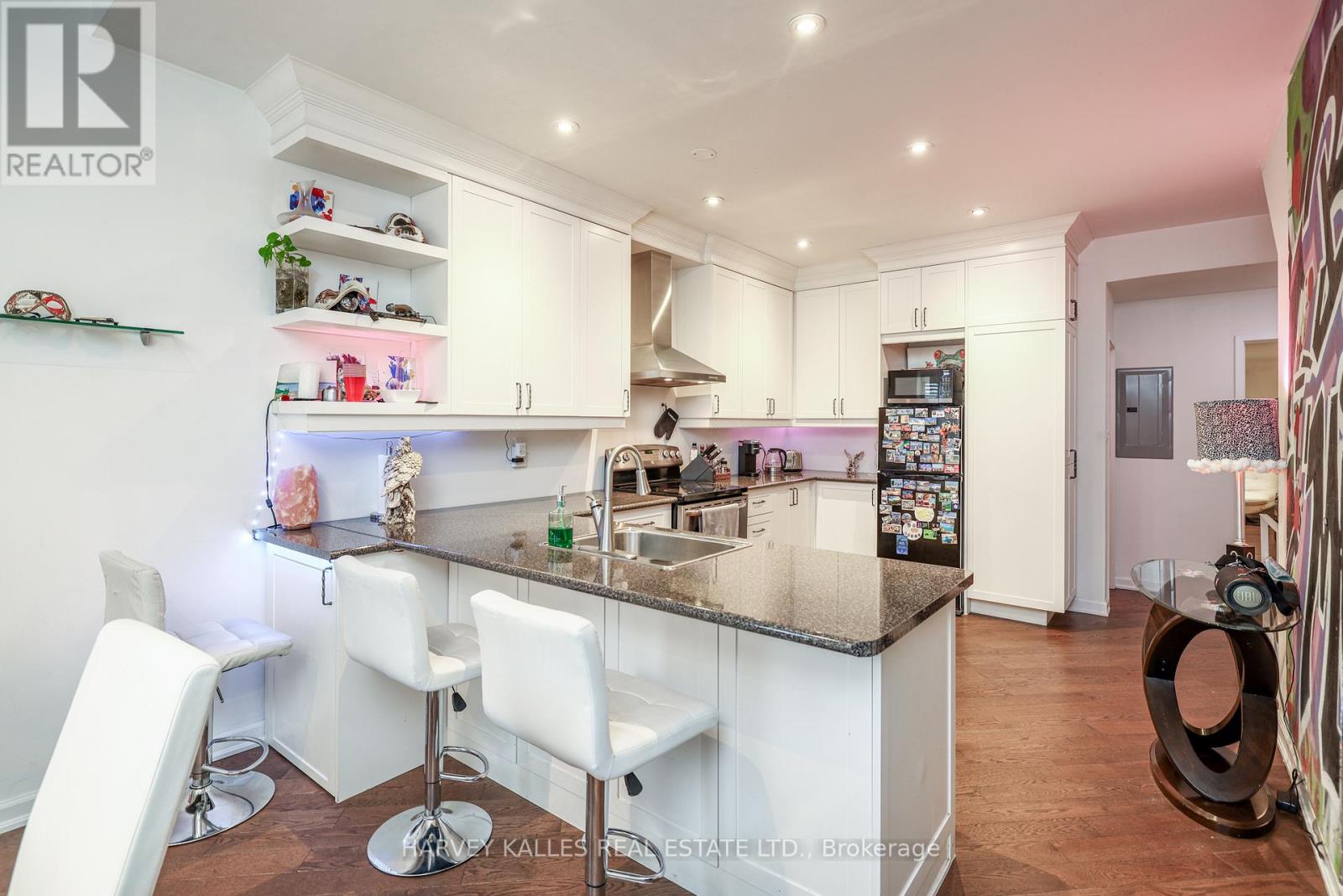 530 RICHMOND STREET W