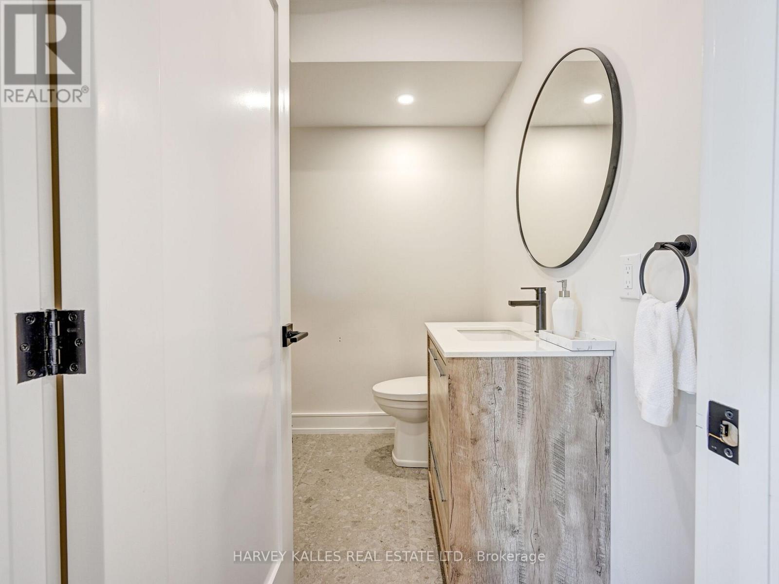 885 DUNDAS STREET W
