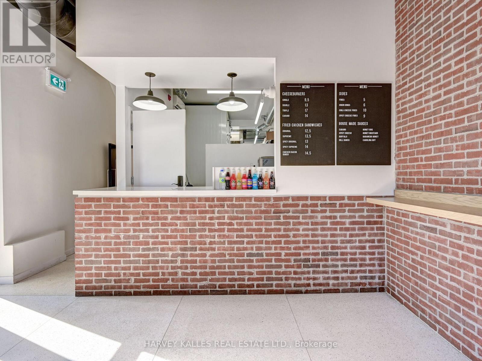885 DUNDAS STREET W