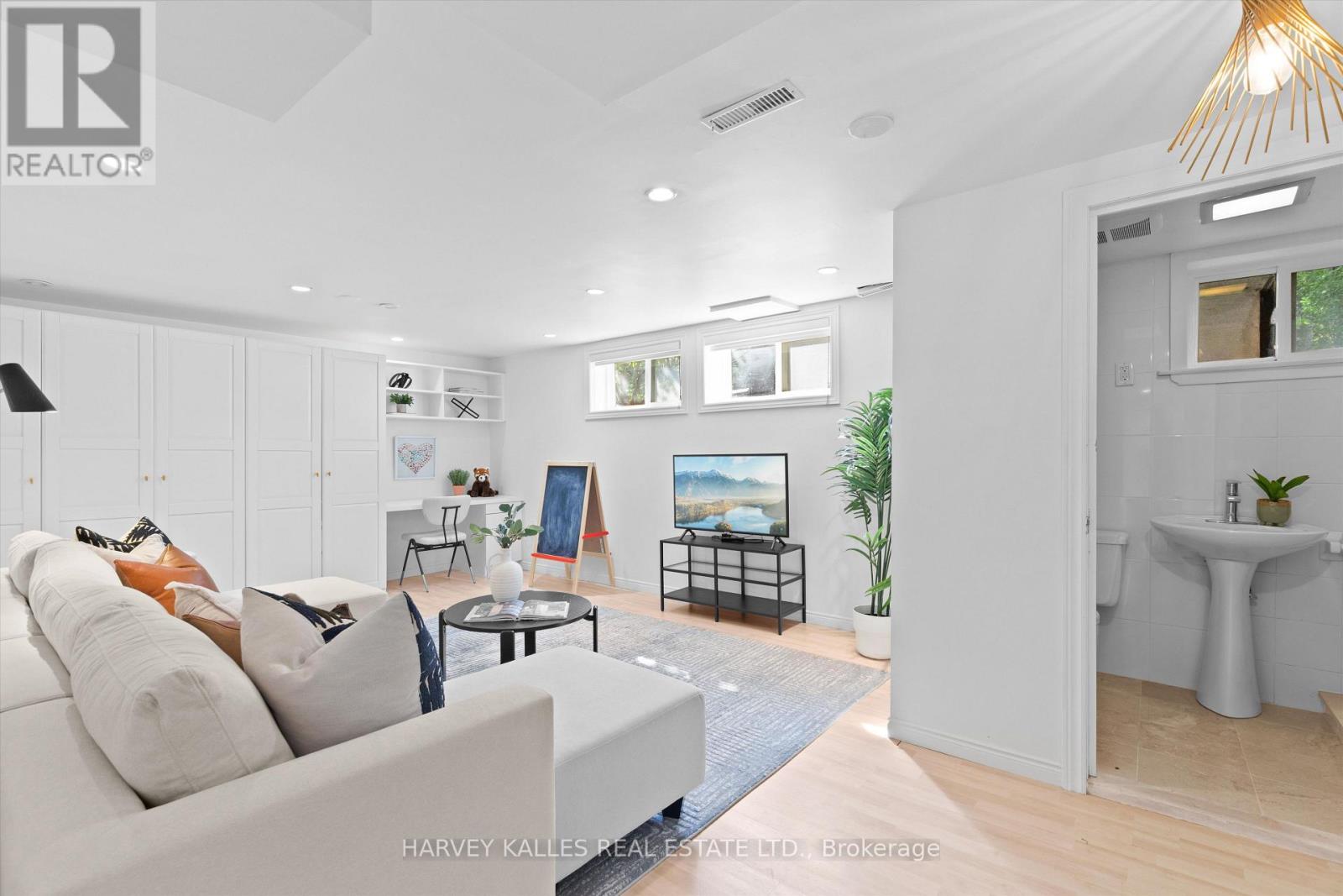 84 LYNNHAVEN ROAD