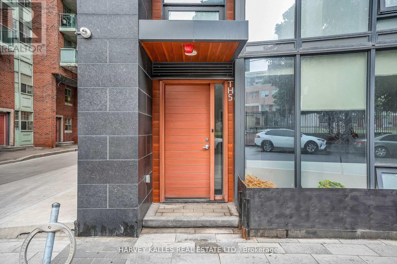 TH5 - 85 WOOD STREET