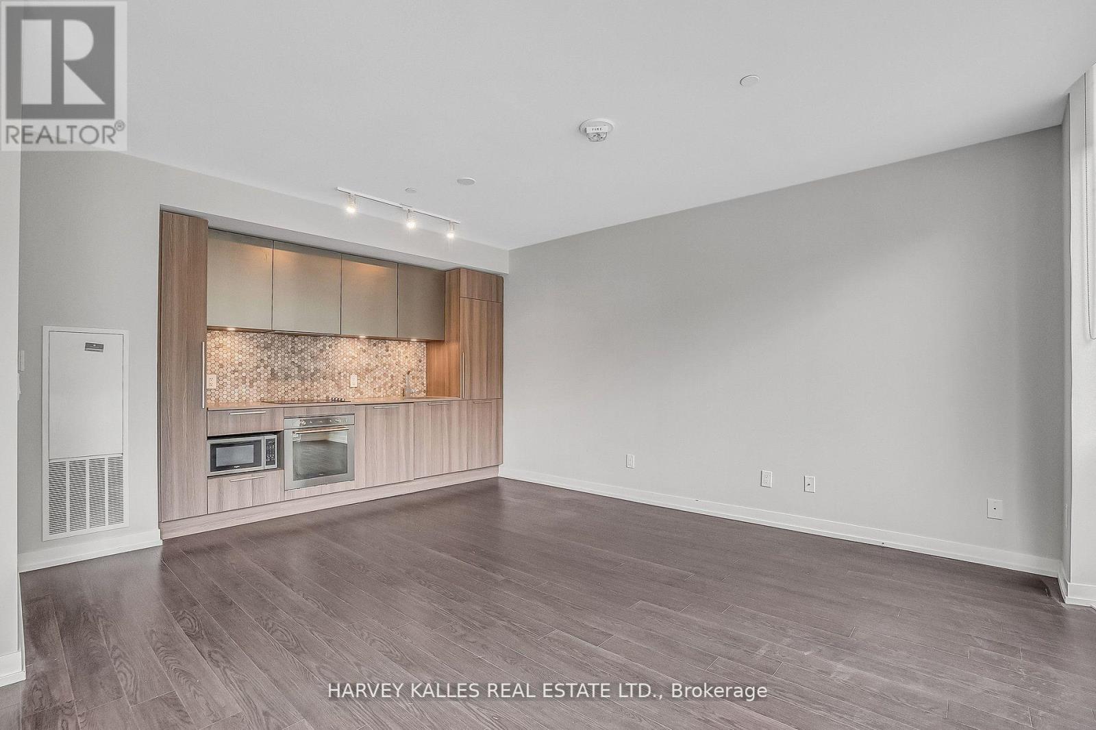 TH5 - 85 WOOD STREET