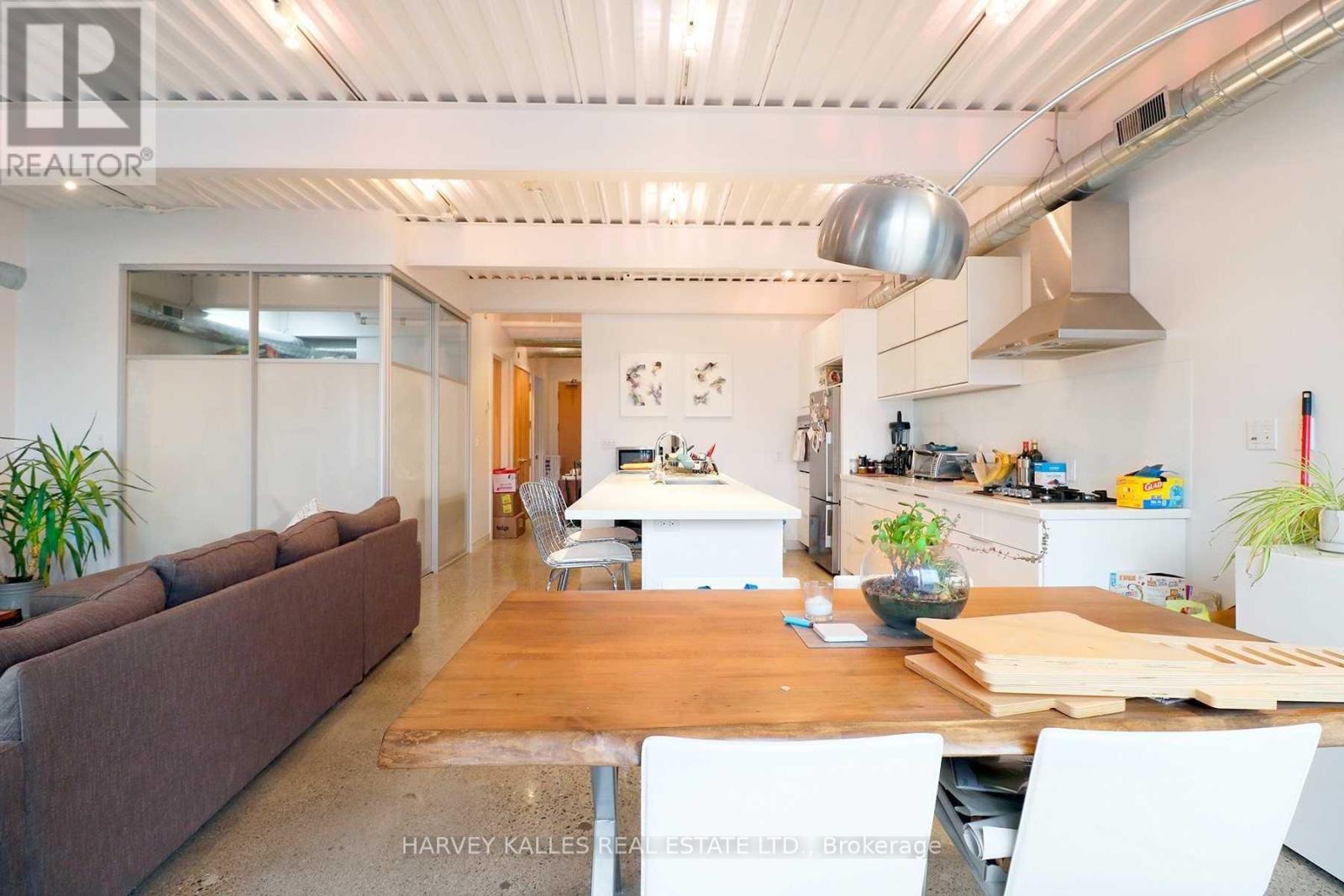 PH3A - 214 BATHURST STREET