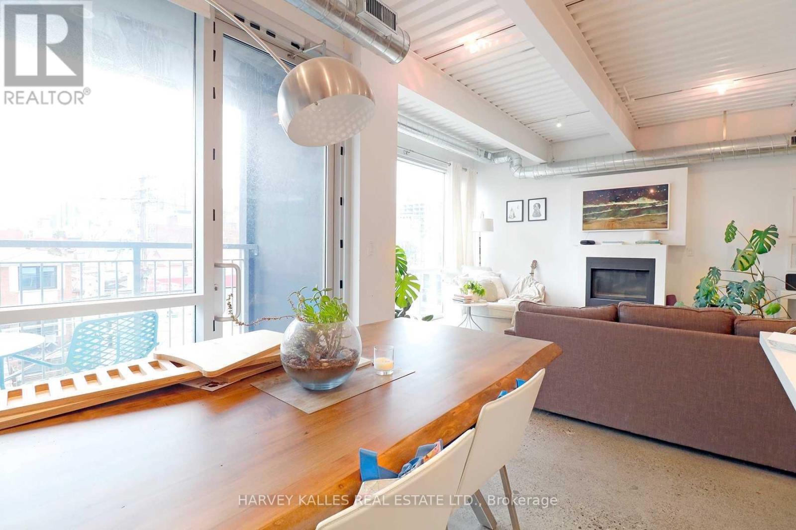 PH3A - 214 BATHURST STREET
