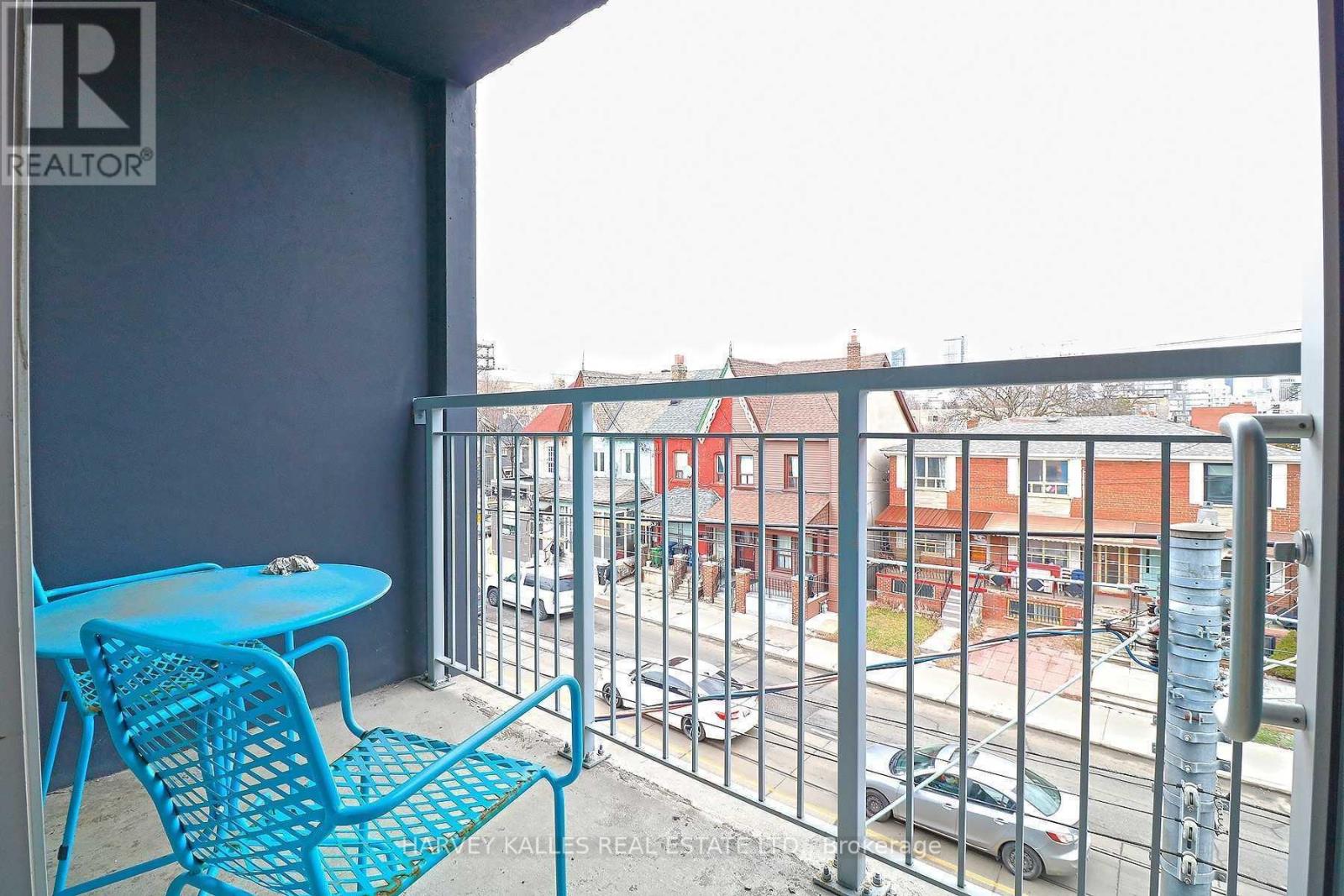PH3A - 214 BATHURST STREET