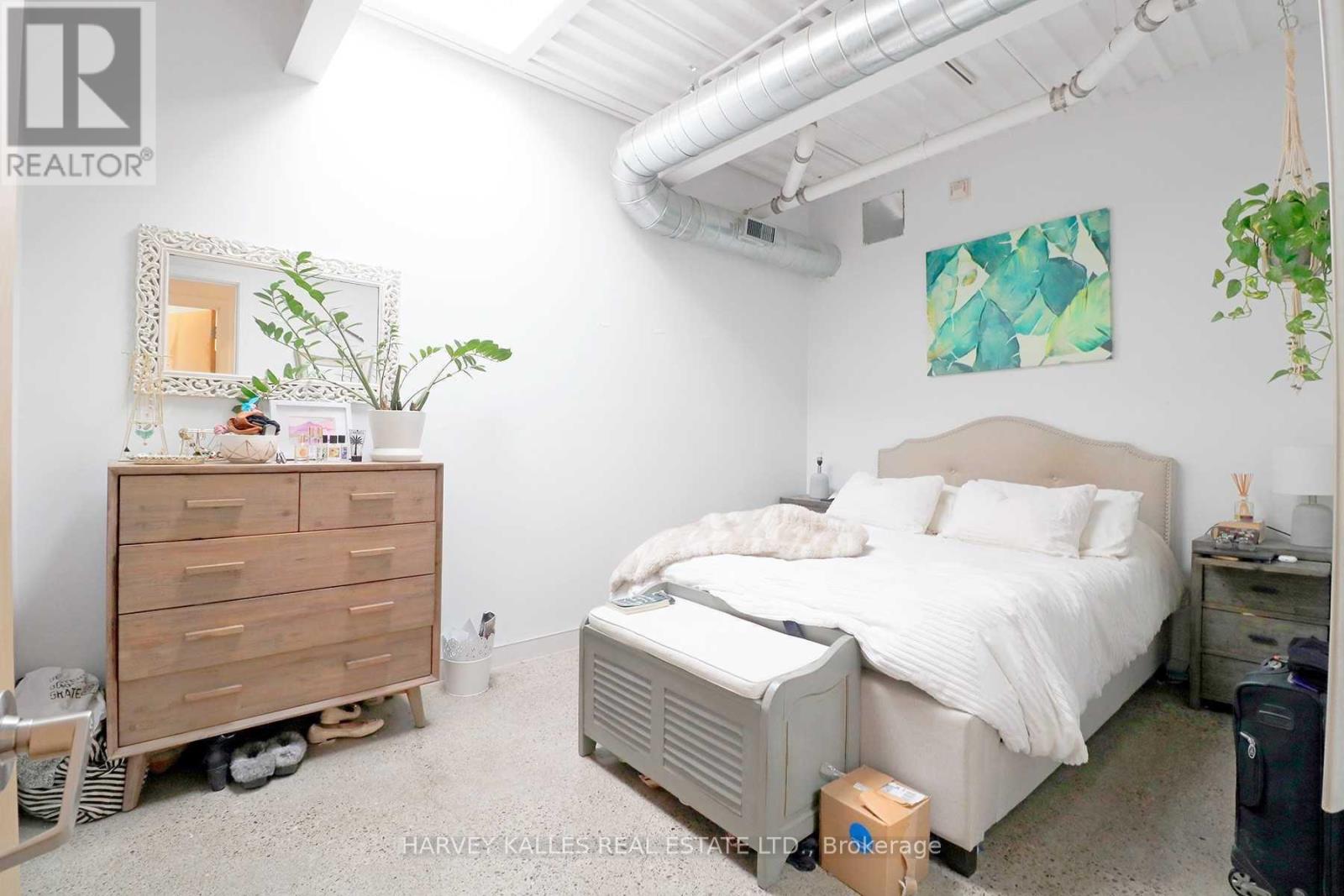 PH3A - 214 BATHURST STREET