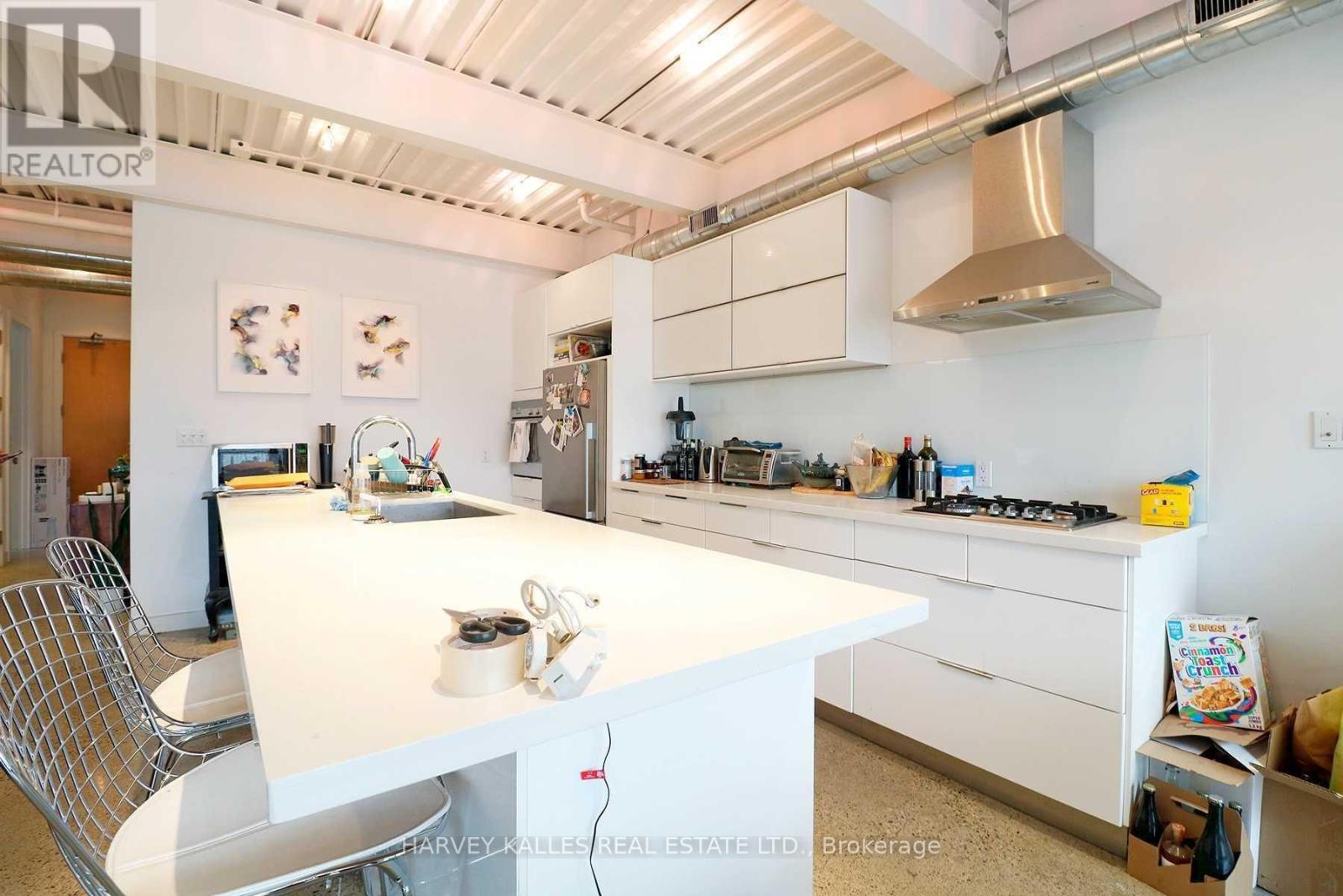 PH3A - 214 BATHURST STREET