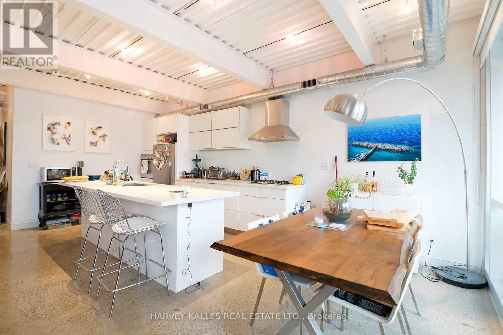 PH3A - 214 BATHURST STREET