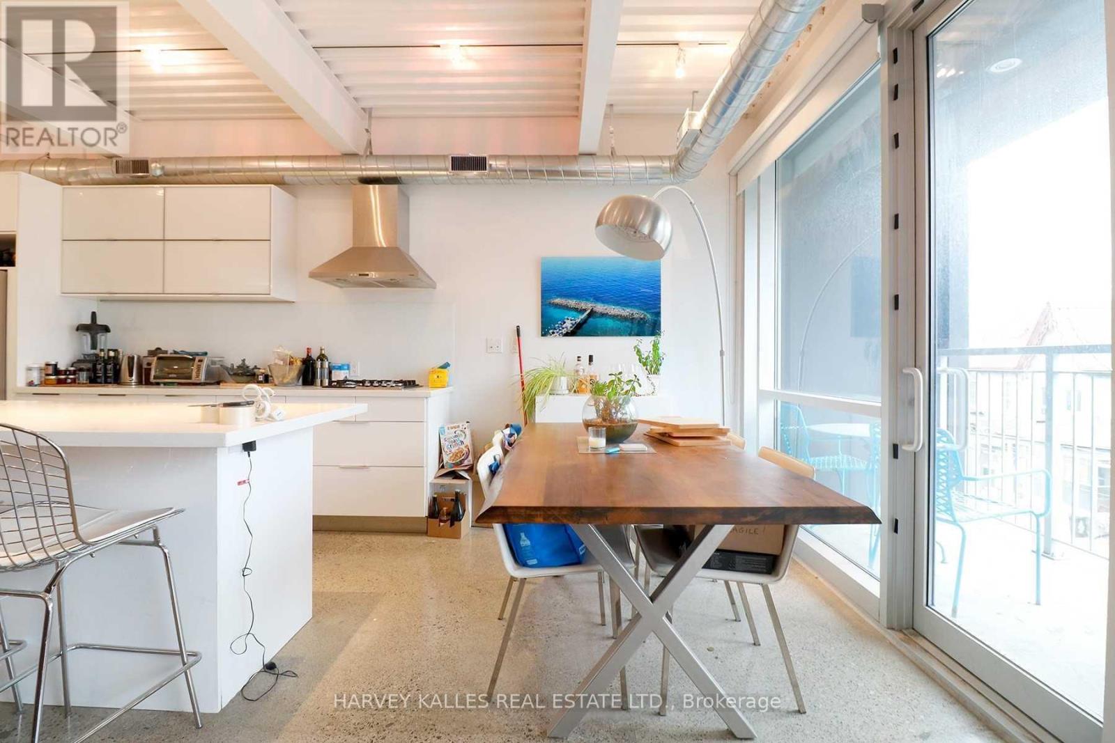 PH3A - 214 BATHURST STREET
