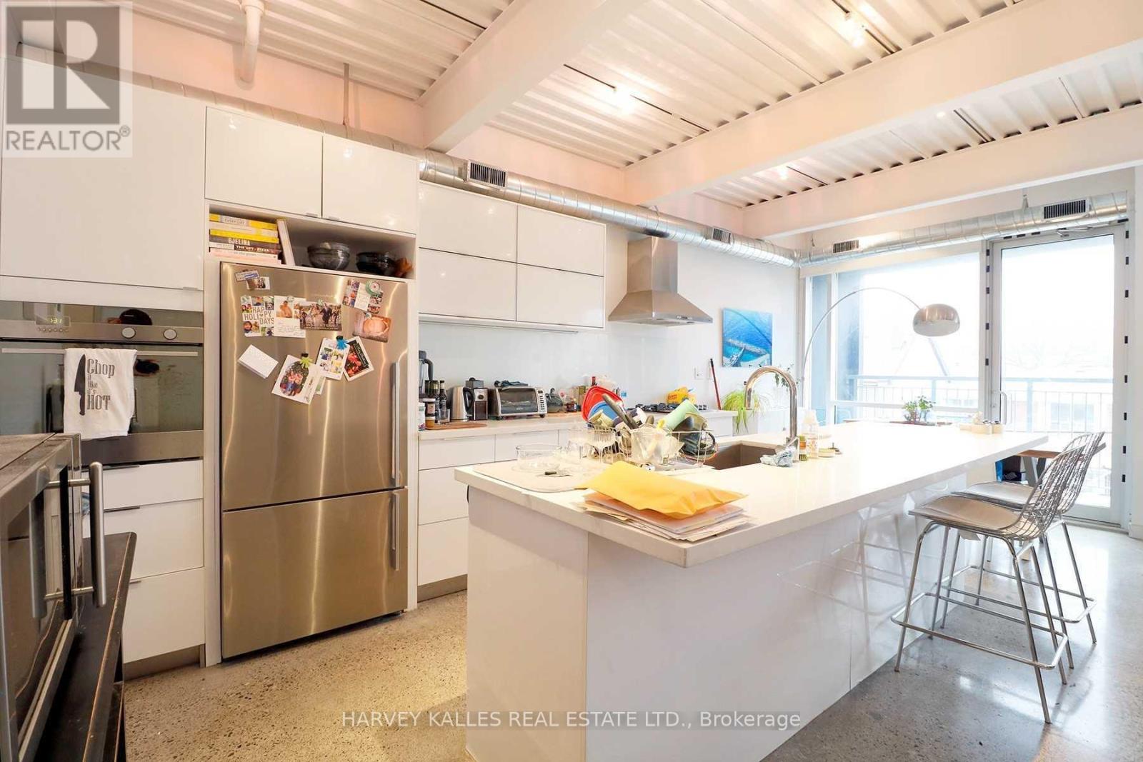 PH3A - 214 BATHURST STREET