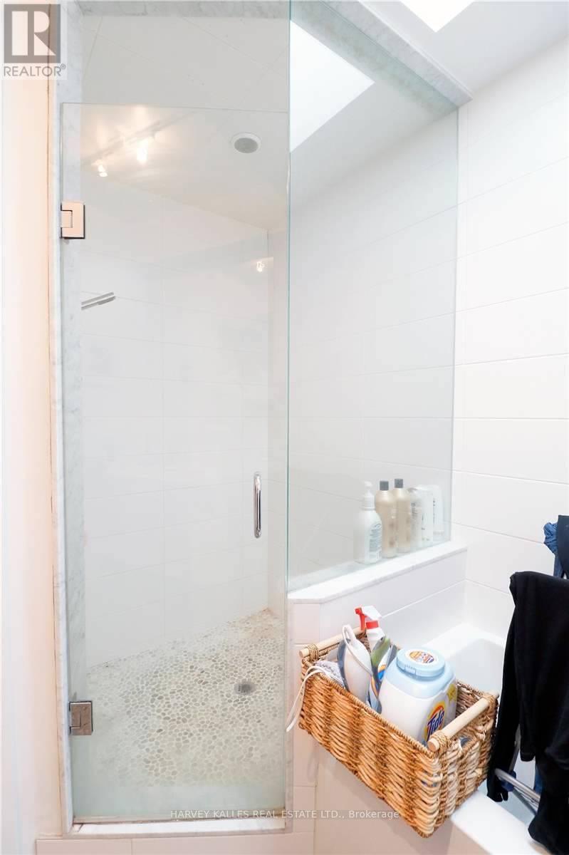 PH3A - 214 BATHURST STREET