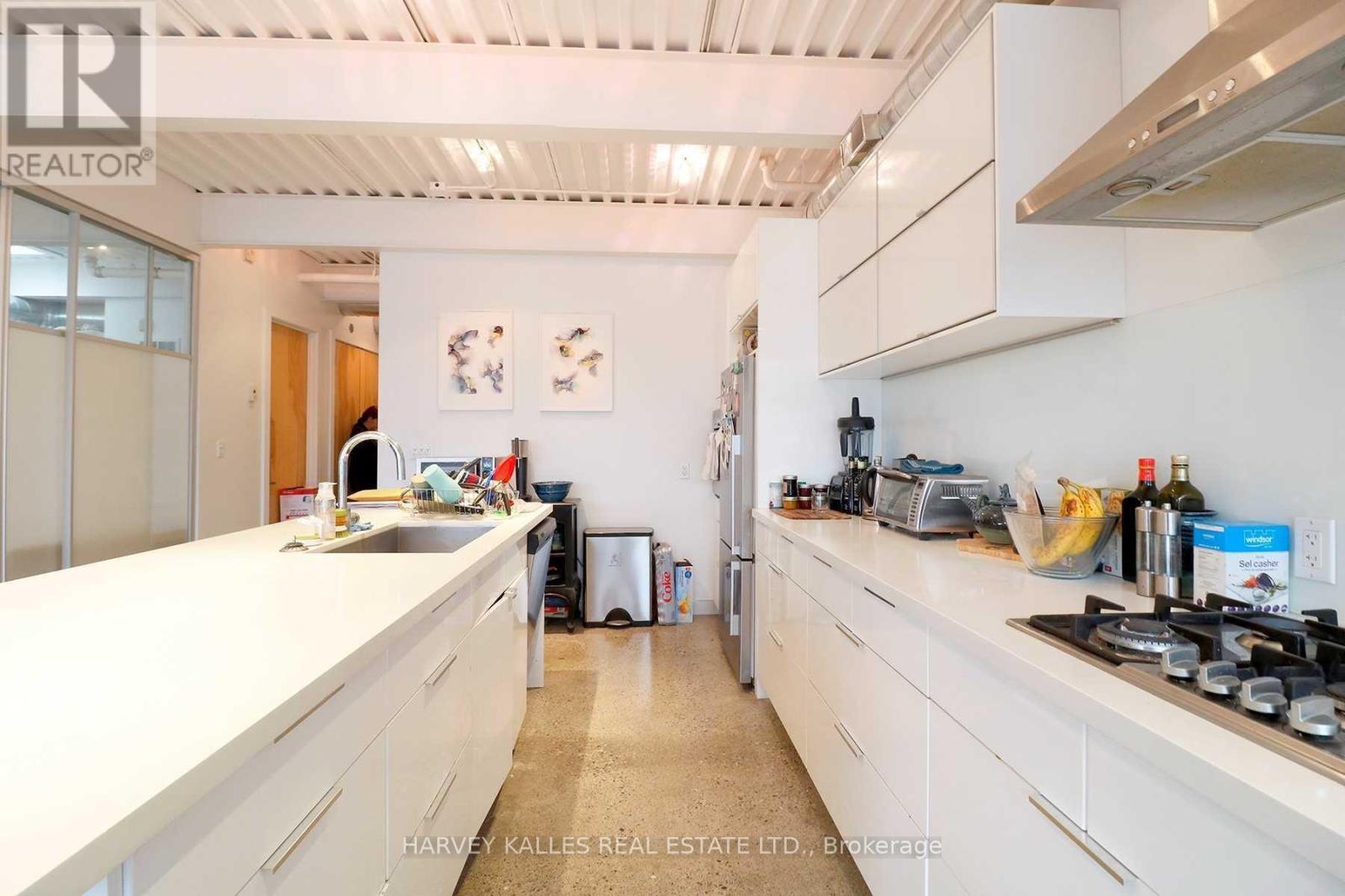 PH3A - 214 BATHURST STREET