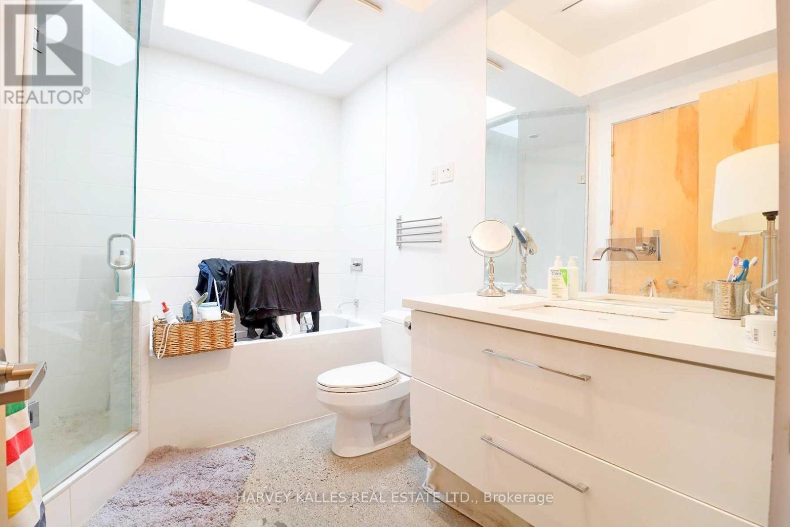 PH3A - 214 BATHURST STREET
