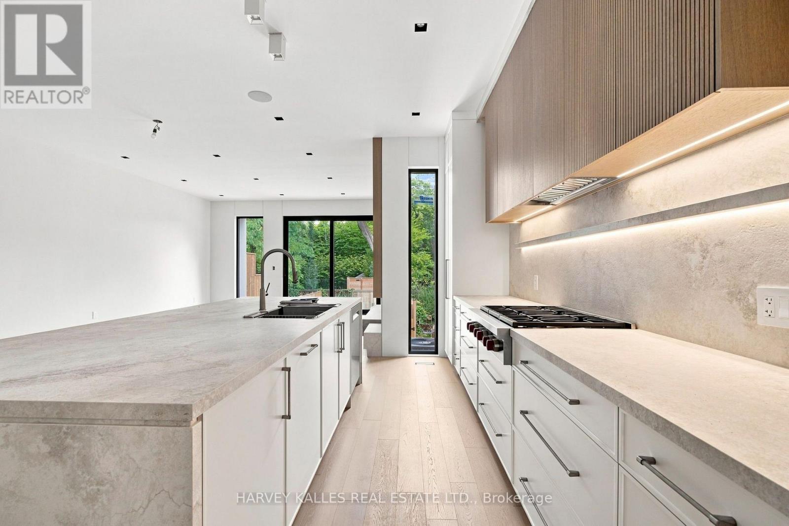 106 HEATH STREET W