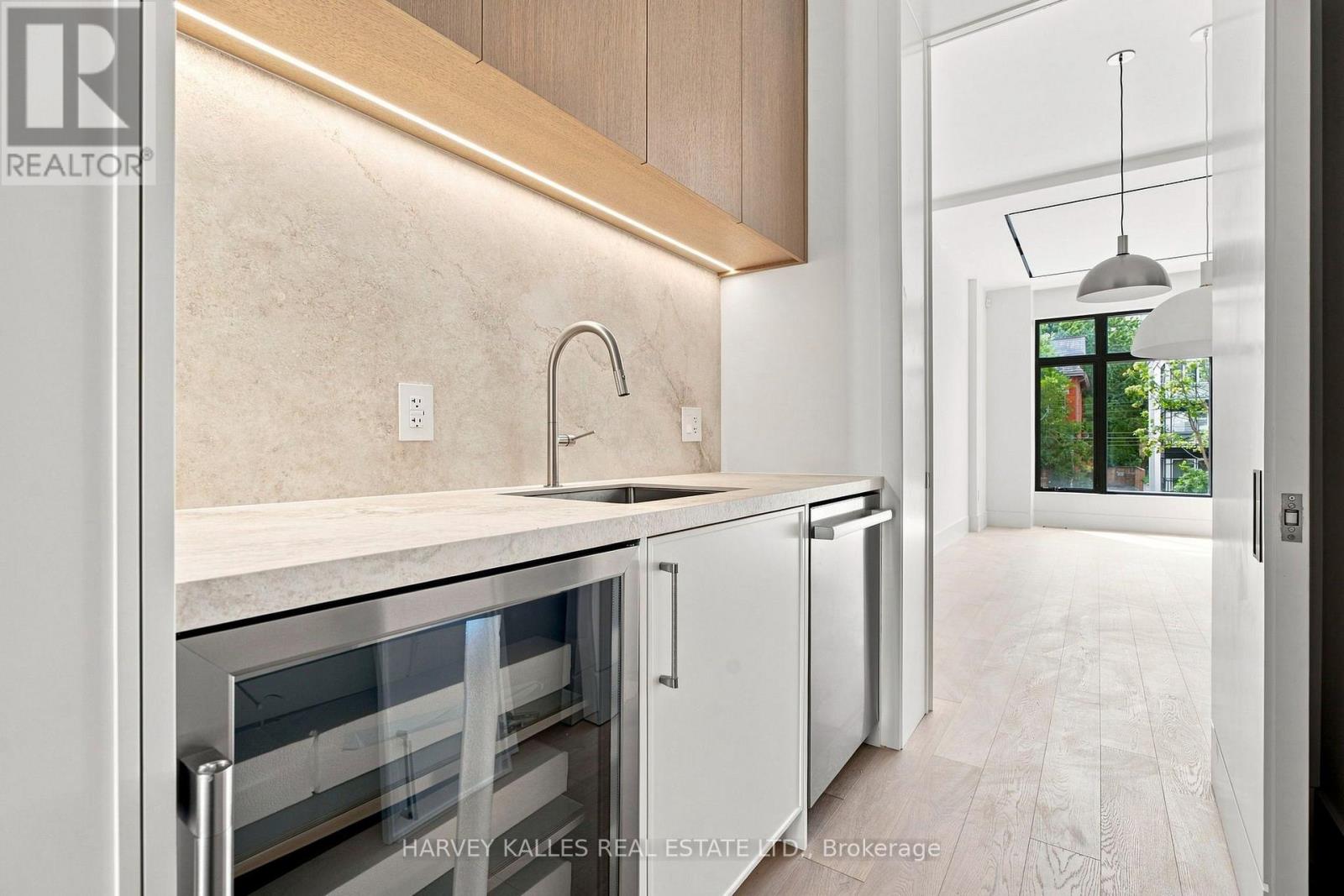 106 HEATH STREET W