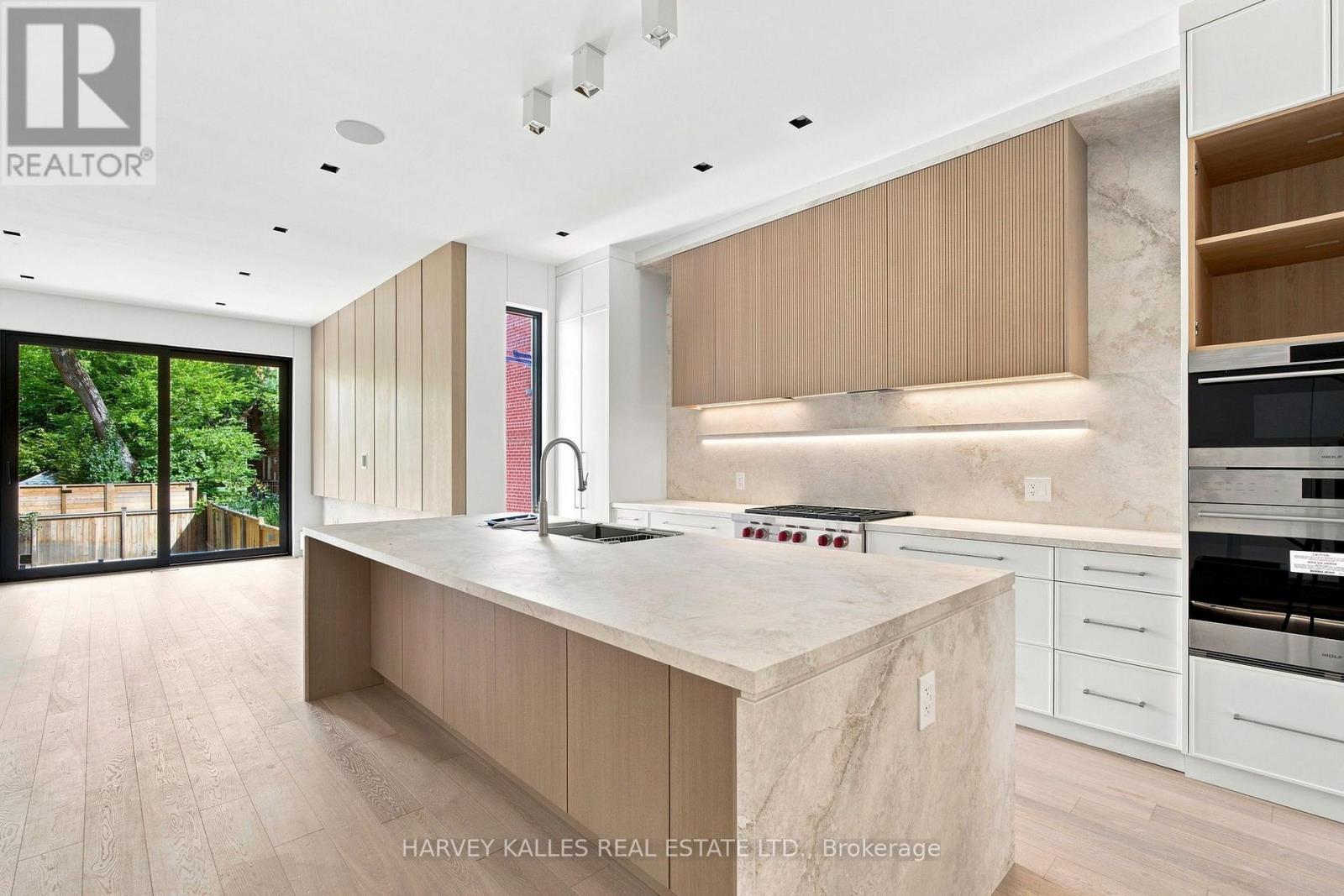 106 HEATH STREET W