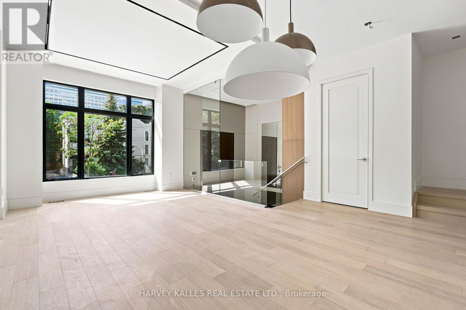 106 HEATH STREET W