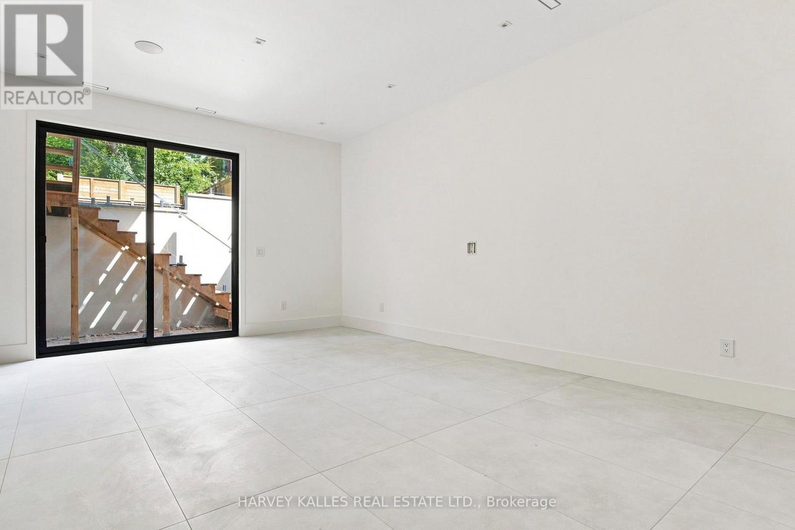 106 HEATH STREET W