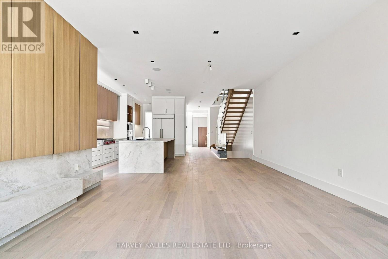 106 HEATH STREET W