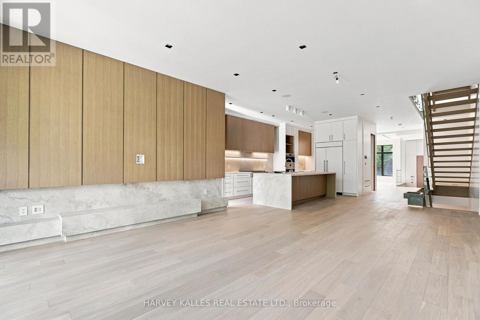 106 HEATH STREET W