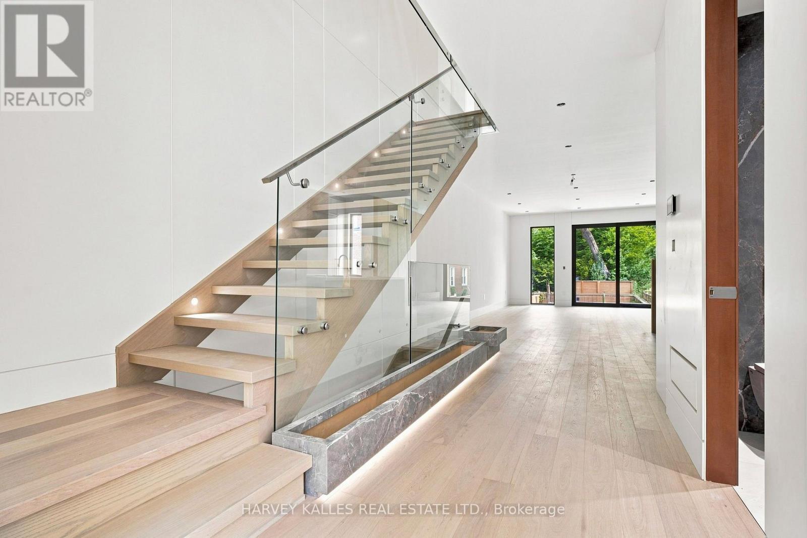 106 HEATH STREET W