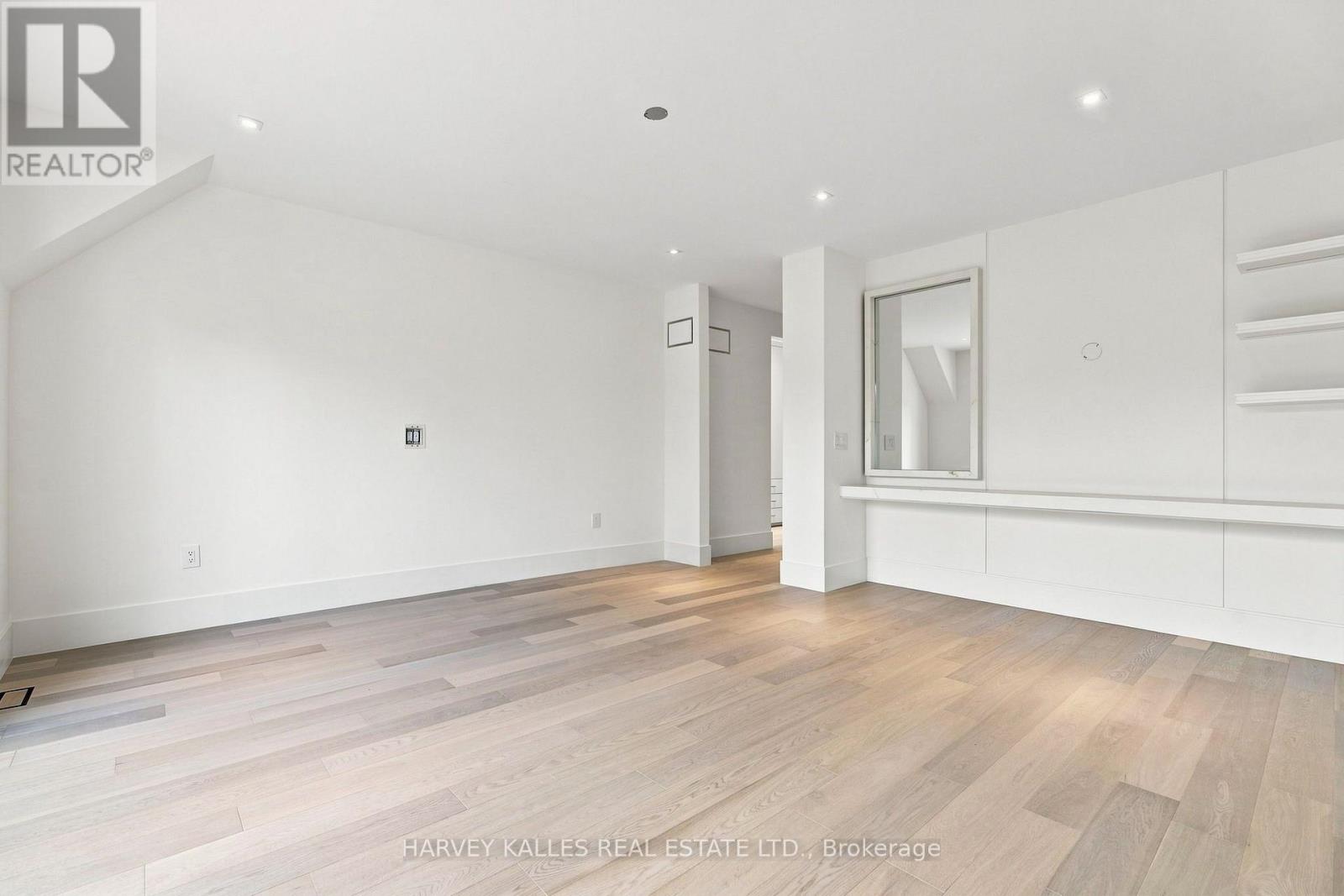 106 HEATH STREET W