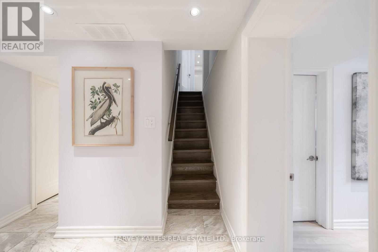 6 BROWSIDE AVENUE