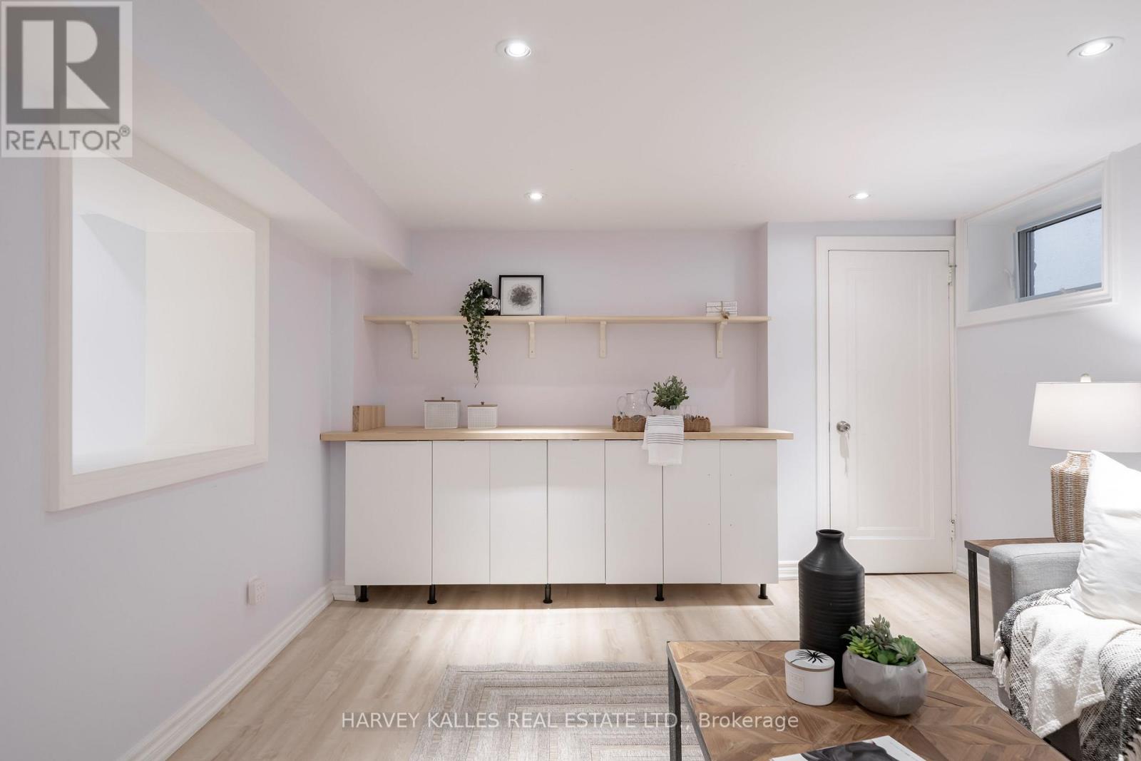 6 BROWSIDE AVENUE