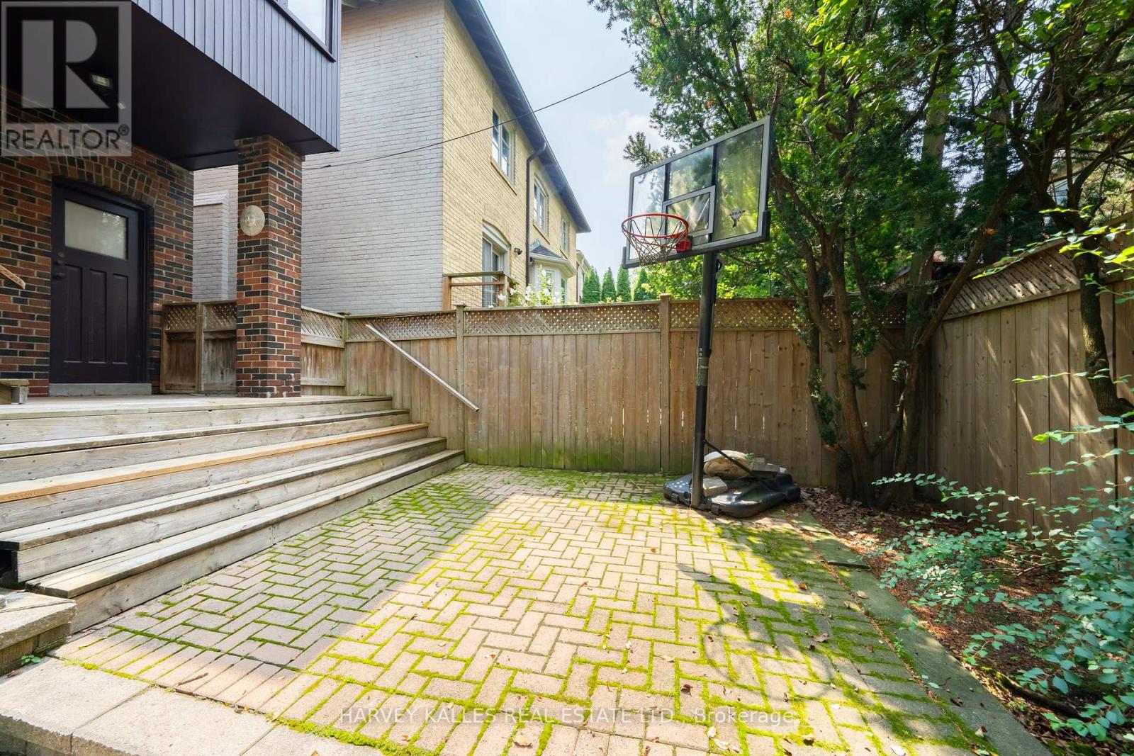 6 BROWSIDE AVENUE