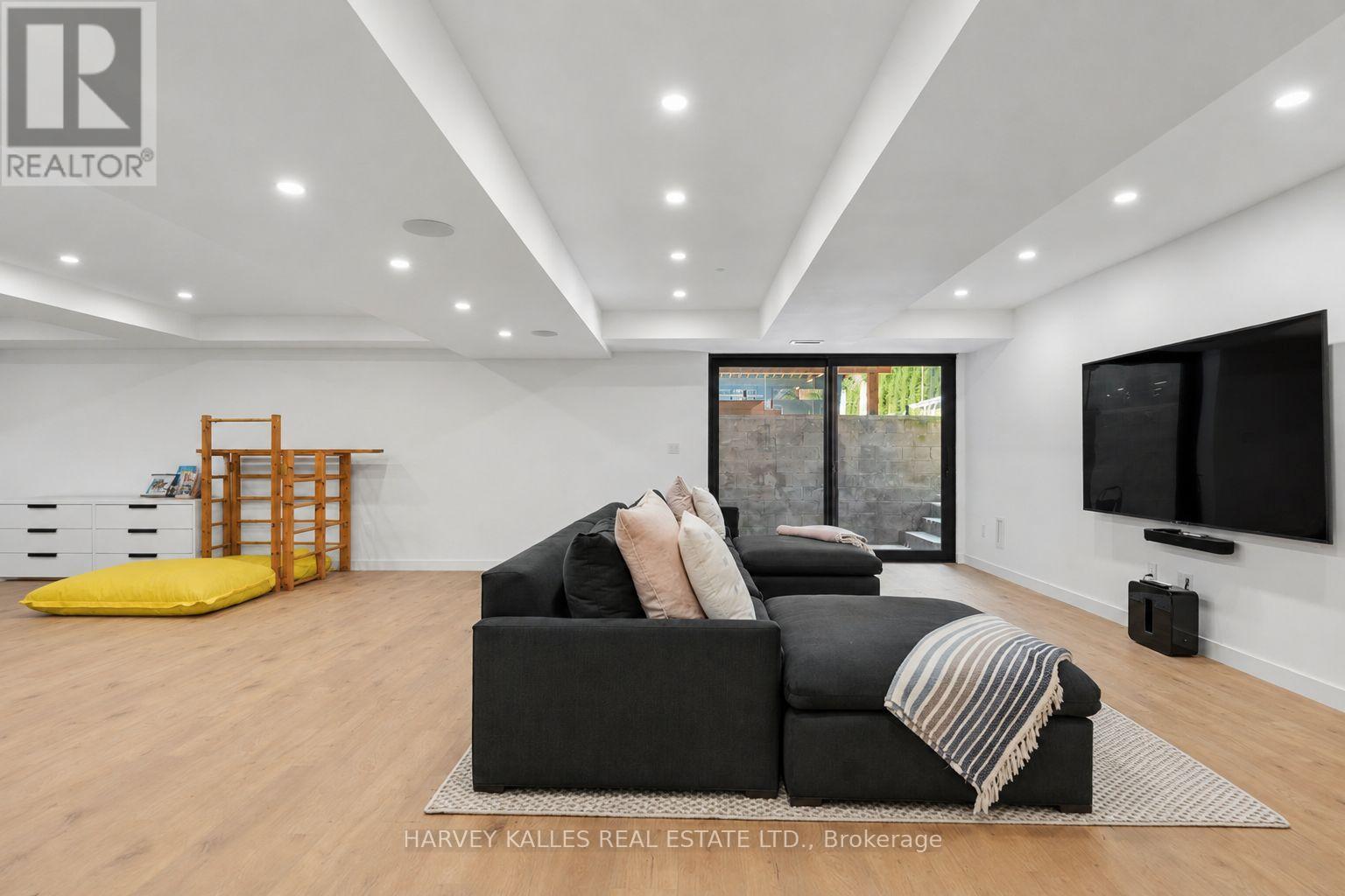128 LYNDHURST AVENUE