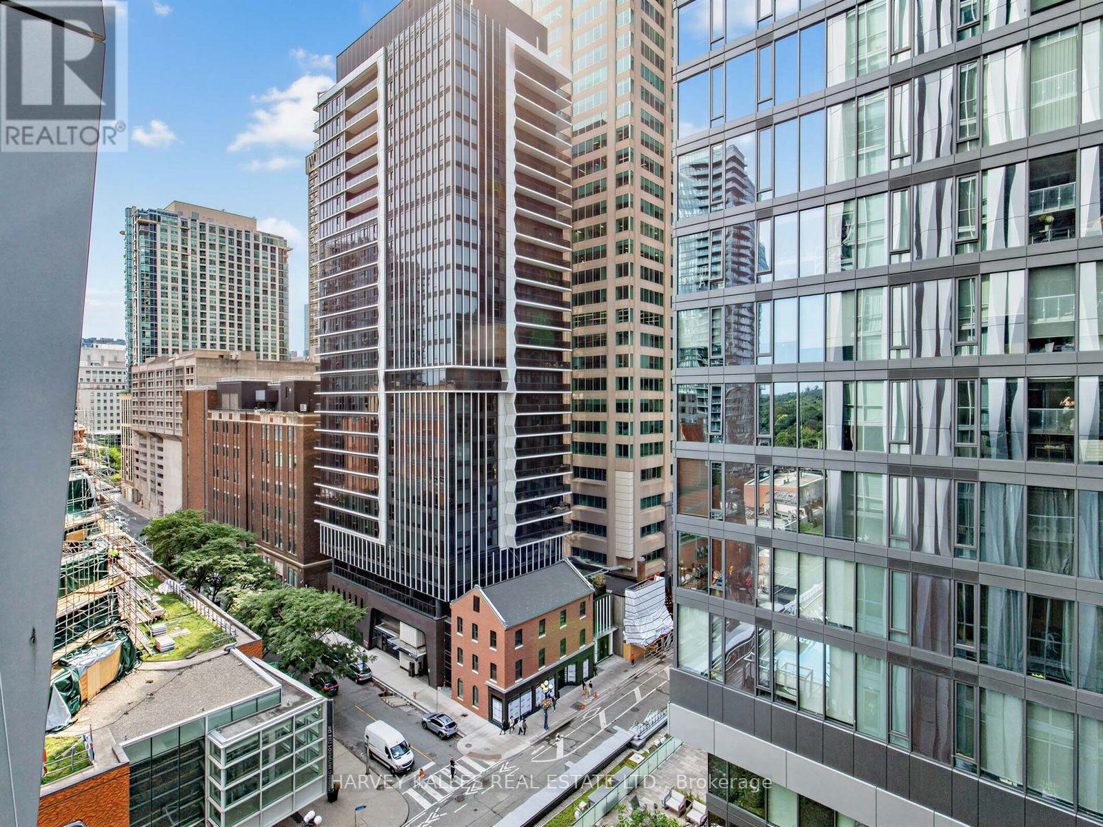 912 - 1 YORKVILLE AVENUE