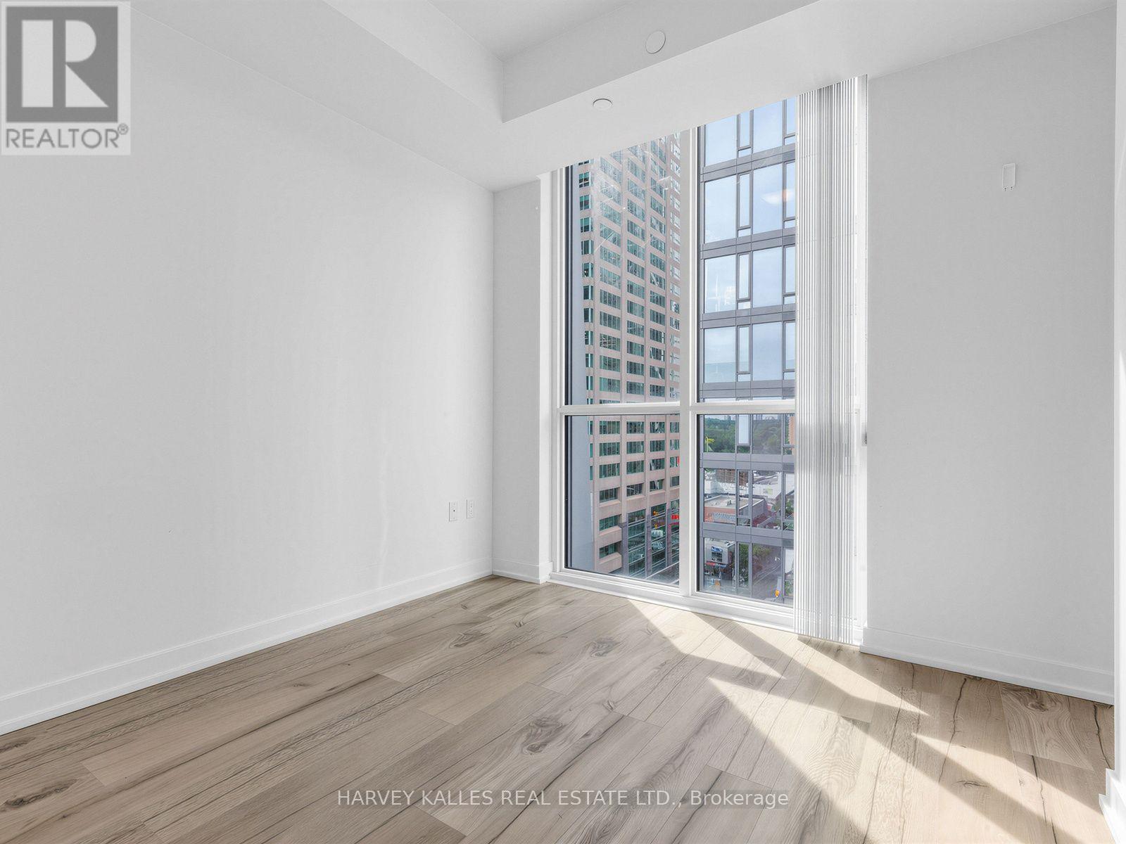 912 - 1 YORKVILLE AVENUE