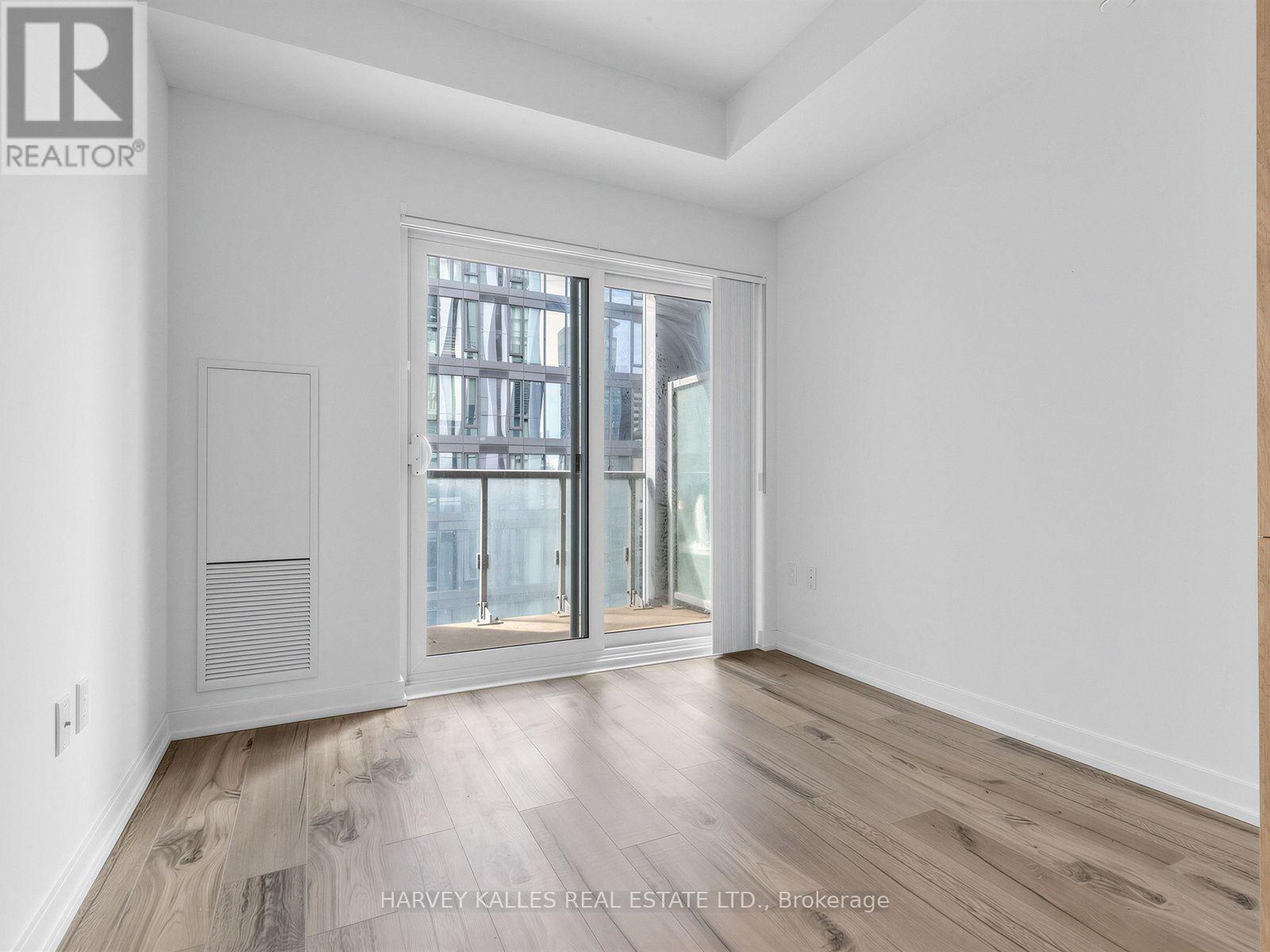 912 - 1 YORKVILLE AVENUE