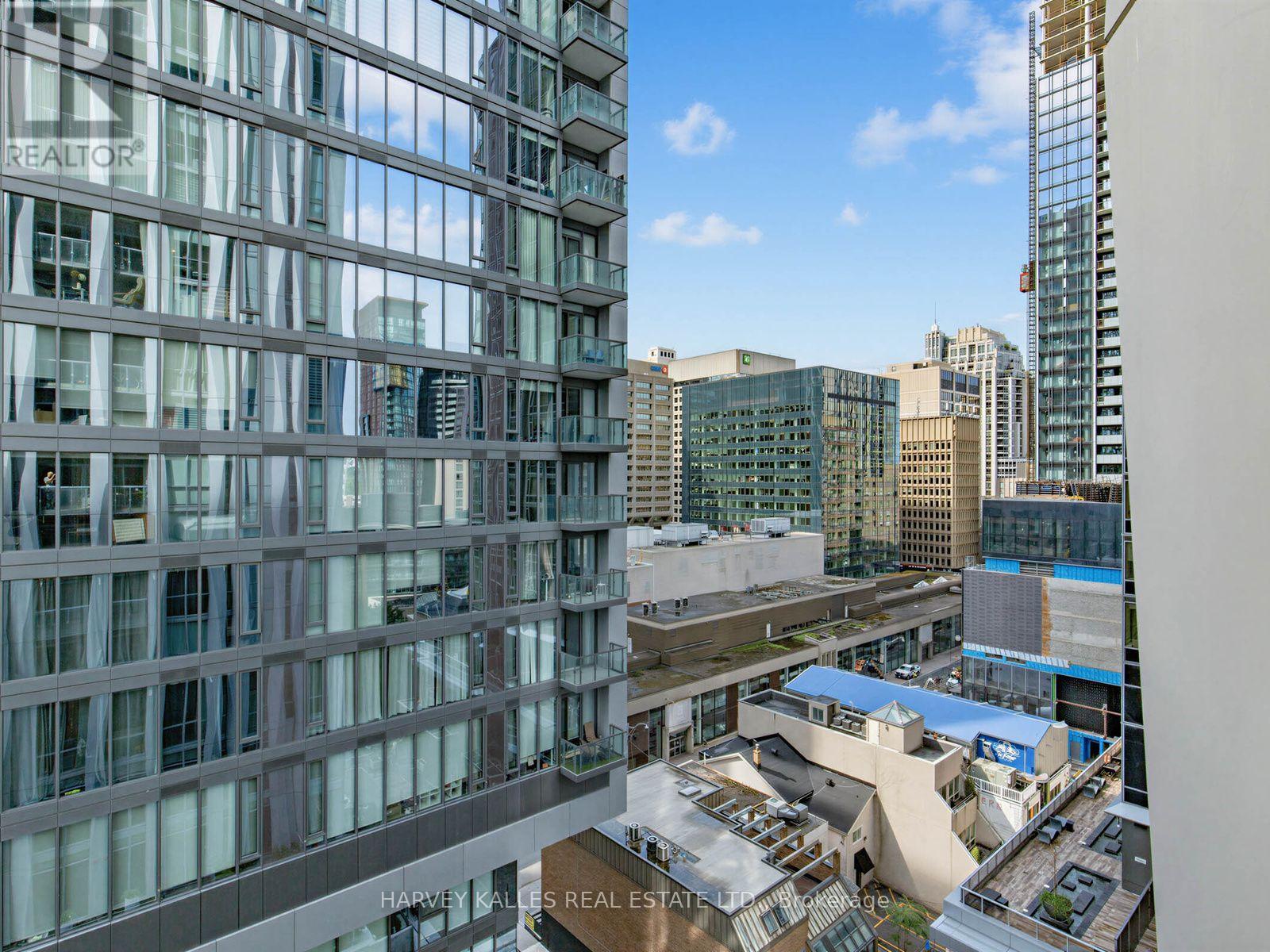 912 - 1 YORKVILLE AVENUE