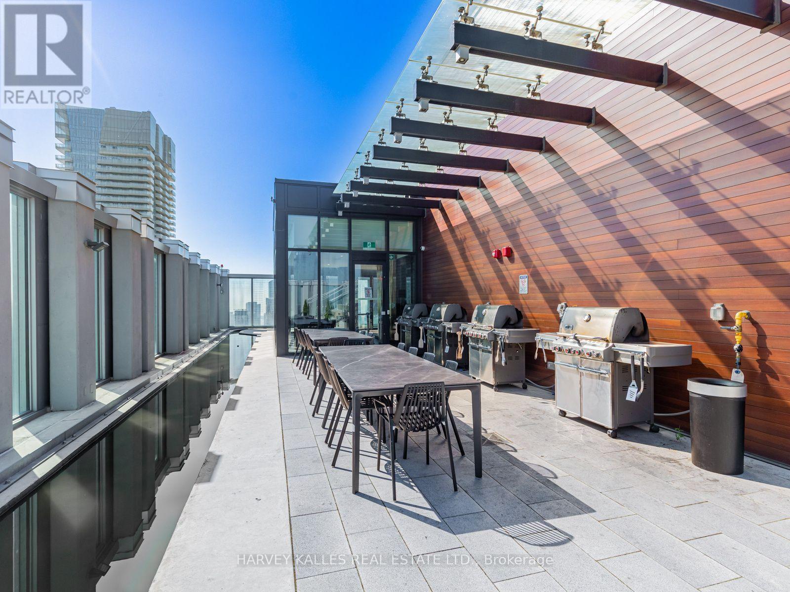 912 - 1 YORKVILLE AVENUE