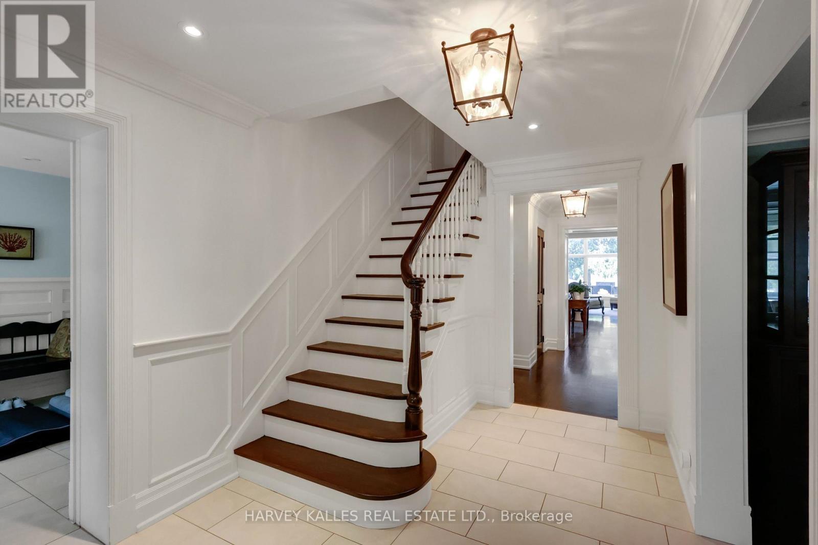 72 TEDDINGTON PARK AVENUE