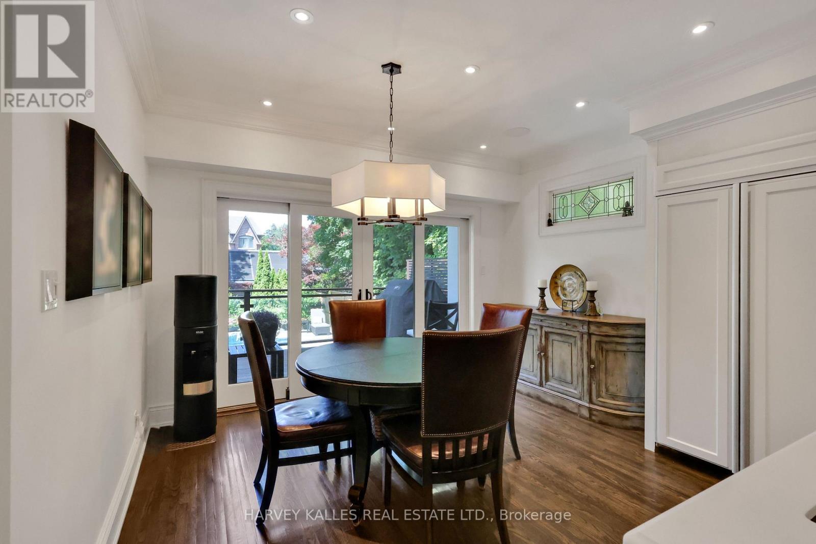 72 TEDDINGTON PARK AVENUE