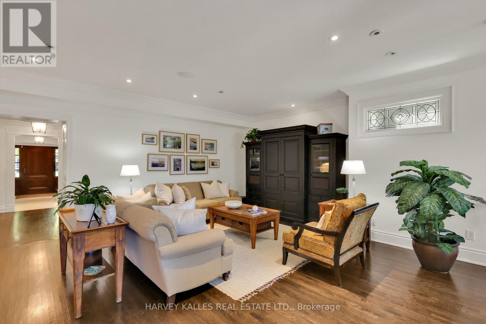 72 TEDDINGTON PARK AVENUE