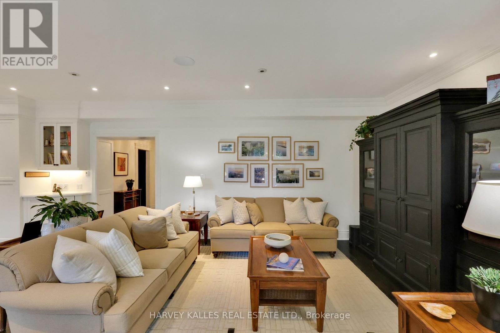 72 TEDDINGTON PARK AVENUE