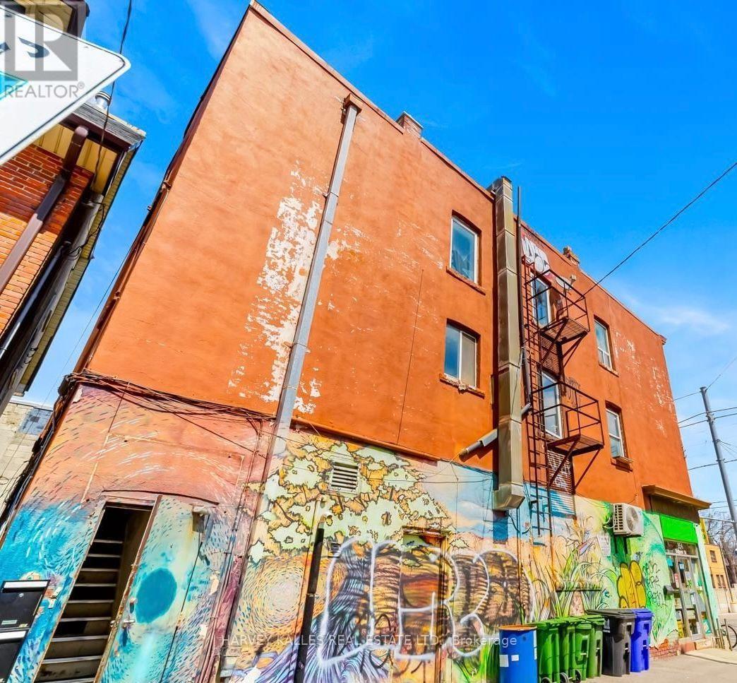 854 BATHURST STREET