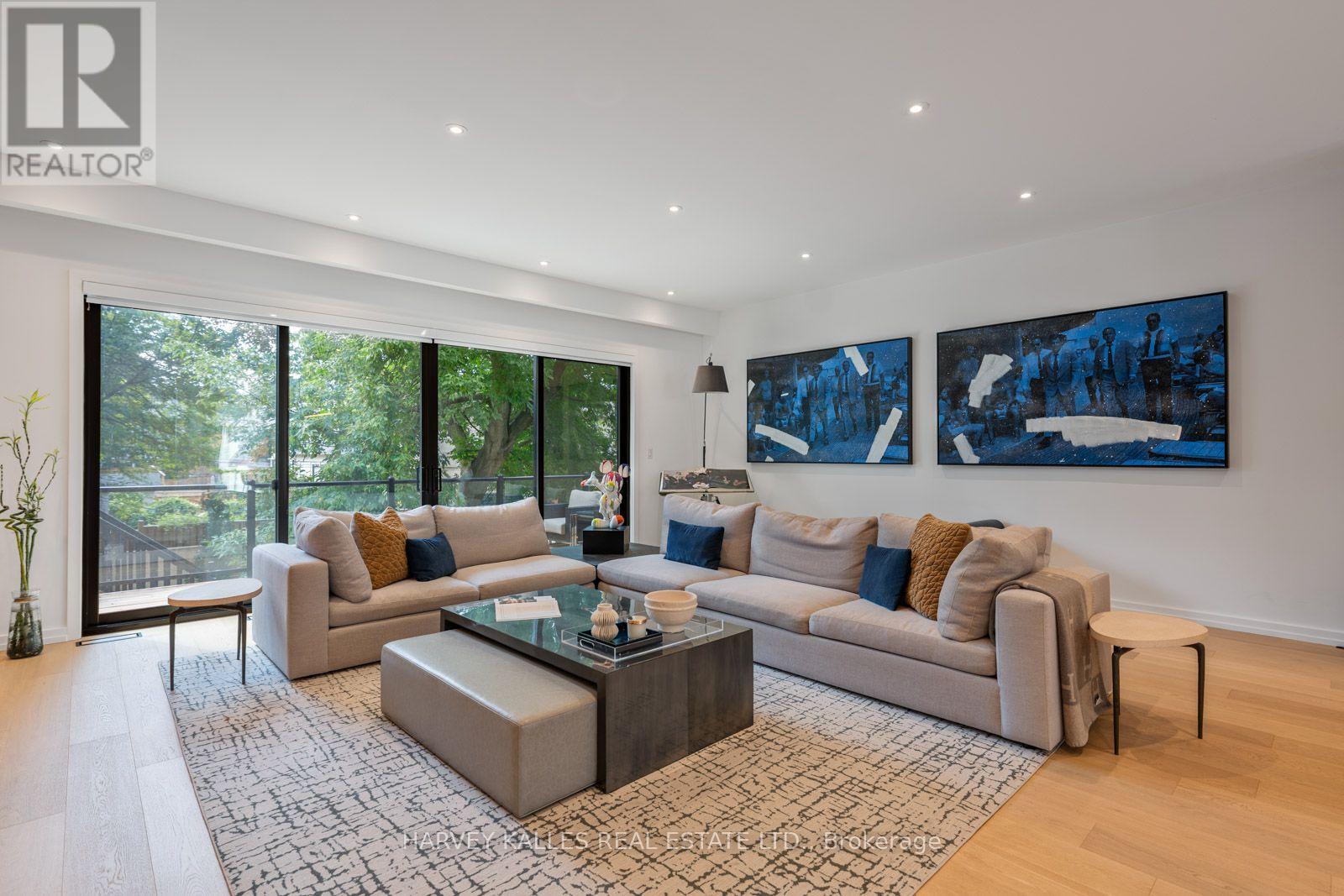 45 GLOUCESTER GROVE
