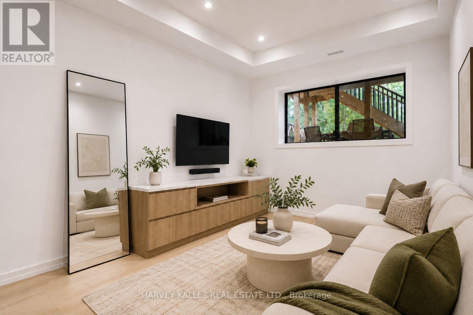 45 GLOUCESTER GROVE