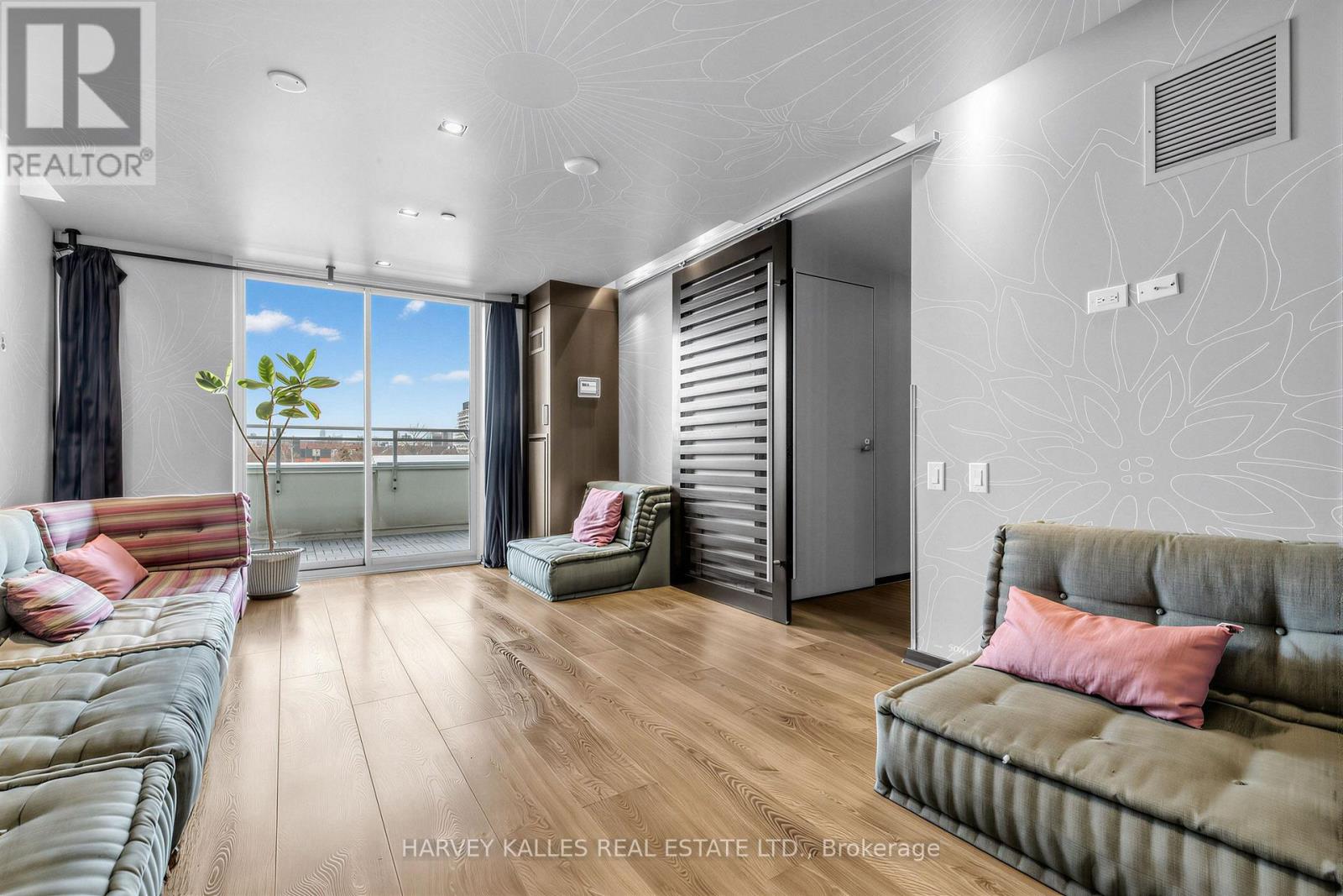 309 - 156 PORTLAND STREET