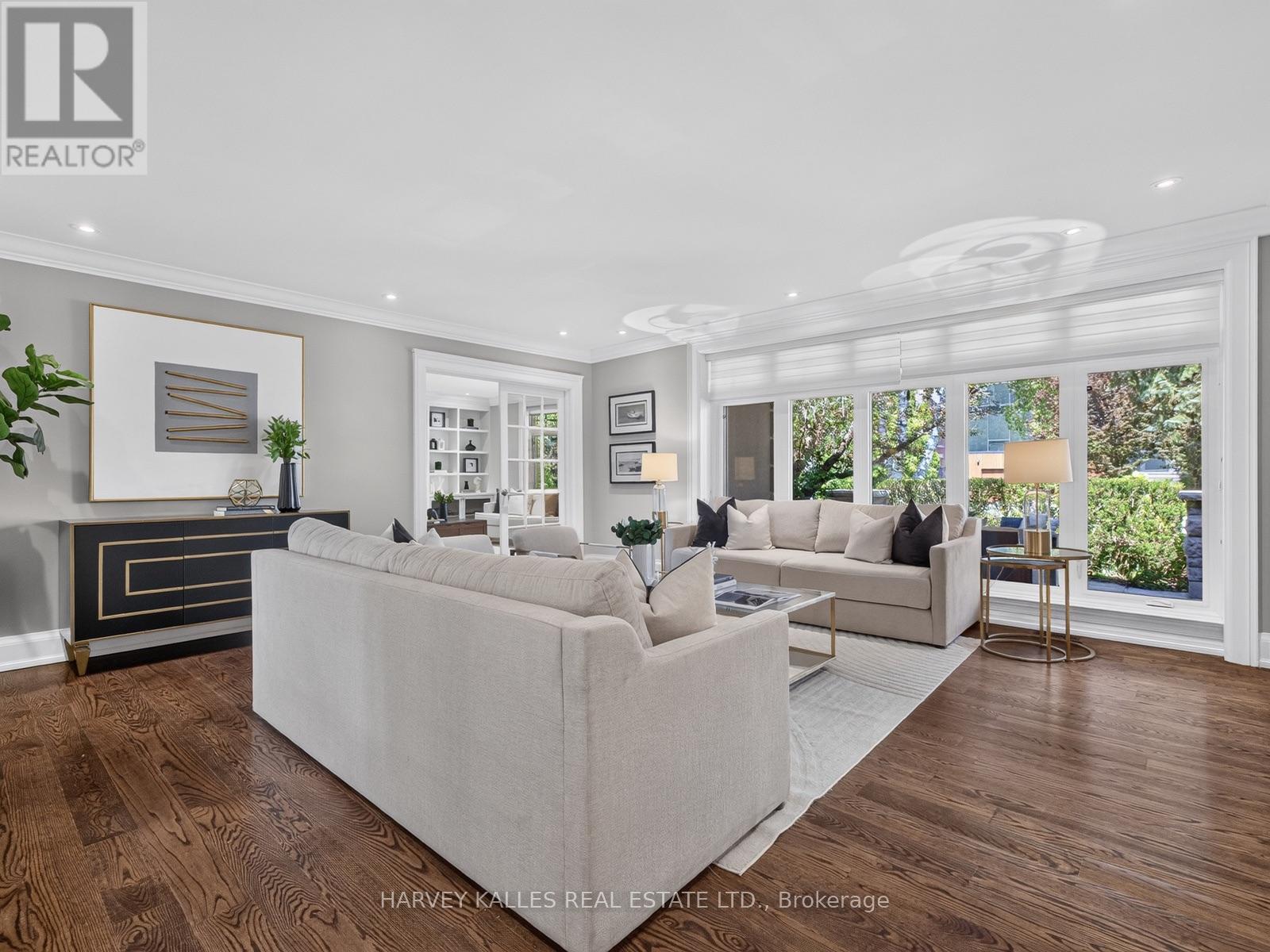 107 STRATFORD CRESCENT