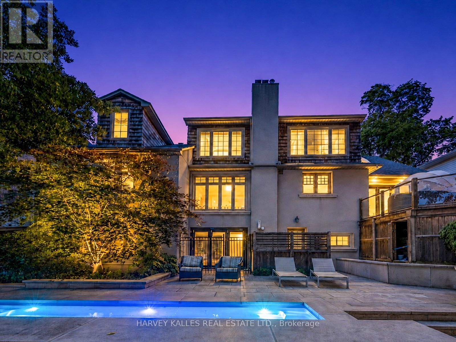 107 STRATFORD CRESCENT