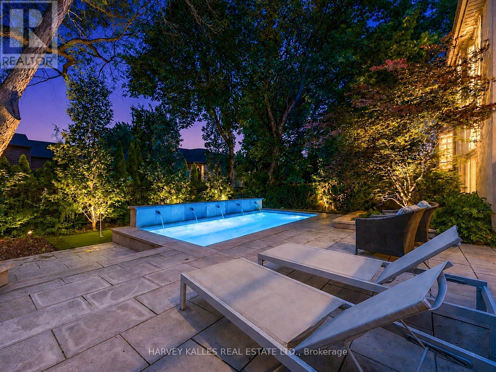 107 STRATFORD CRESCENT