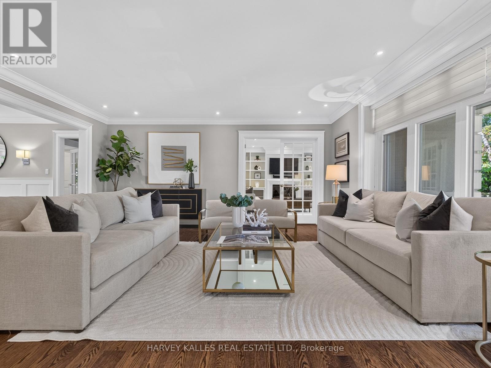 107 STRATFORD CRESCENT